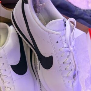 Nike White and Black Men's Sneakers